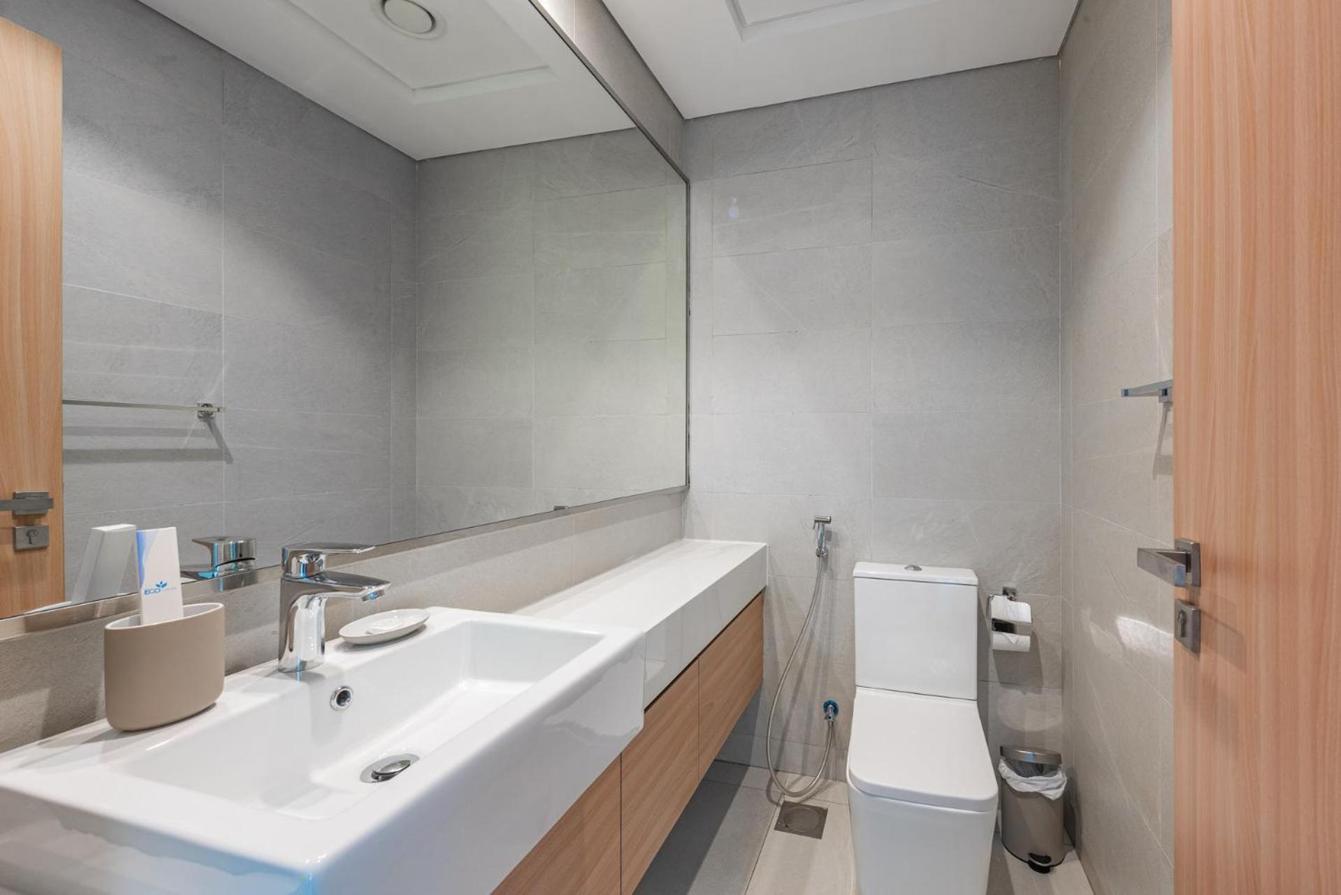 Appartement Cozy & Convenient 1Br Haven In Al Jaddaf à Dubaï Extérieur photo